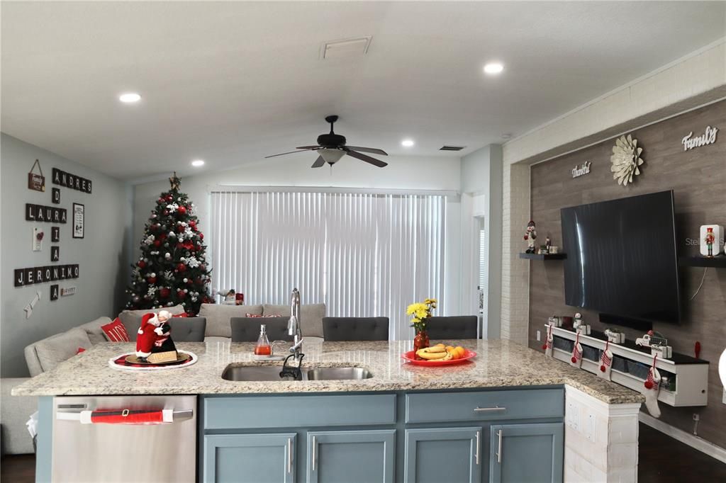 На продажу: $399,000 (3 спален, 2 ванн, 1814 Квадратных фут)