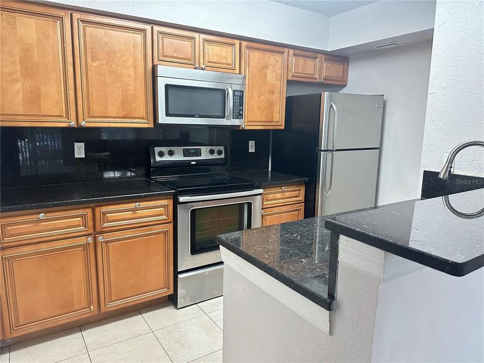 待售: $168,900 (2 贝兹, 2 浴室, 874 平方英尺)