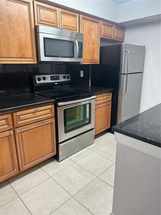 待售: $168,900 (2 贝兹, 2 浴室, 874 平方英尺)