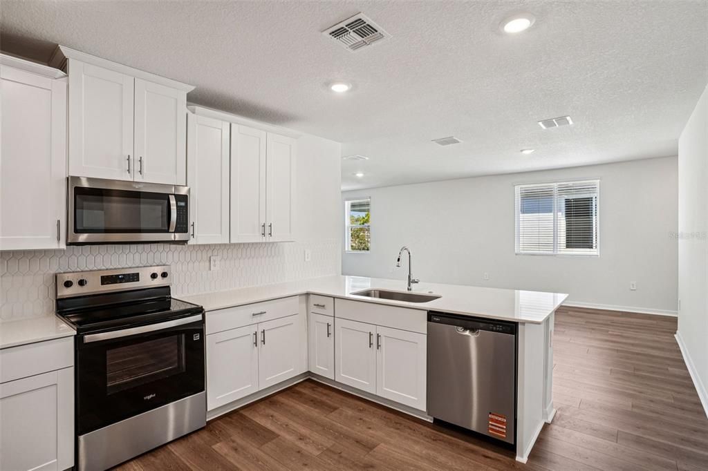 待售: $310,990 (3 贝兹, 2 浴室, 1454 平方英尺)