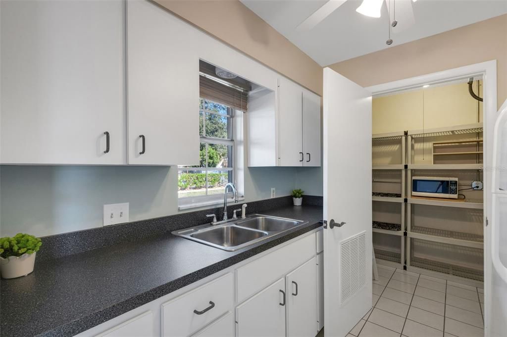 Под контрактом: $125,000 (1 спален, 1 ванн, 660 Квадратных фут)