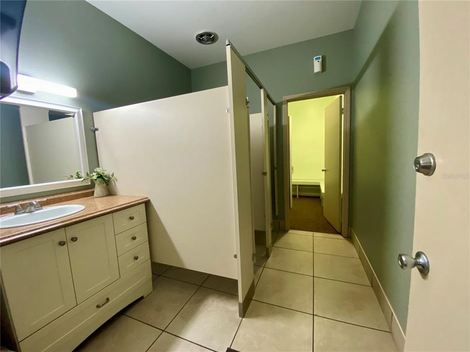 Под контрактом: $125,000 (1 спален, 1 ванн, 660 Квадратных фут)