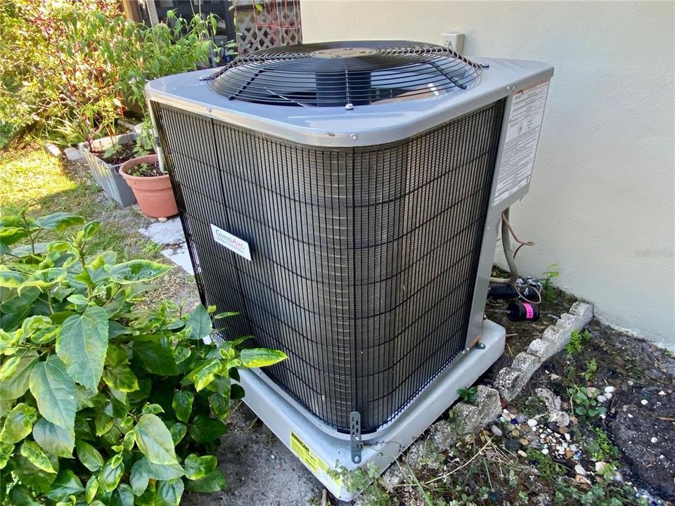 Под контрактом: $125,000 (1 спален, 1 ванн, 660 Квадратных фут)