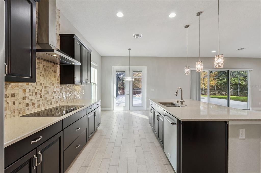 For Sale: $975,000 (5 beds, 4 baths, 4194 Square Feet)