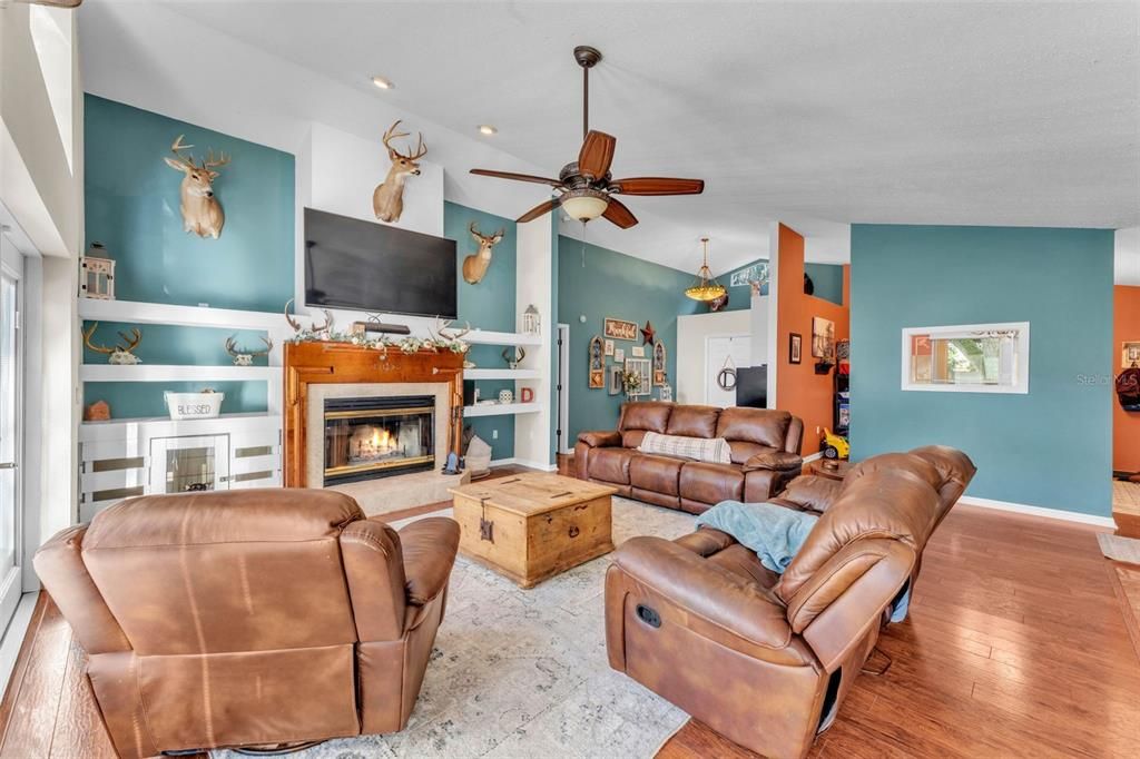 For Sale: $534,900 (3 beds, 2 baths, 2126 Square Feet)