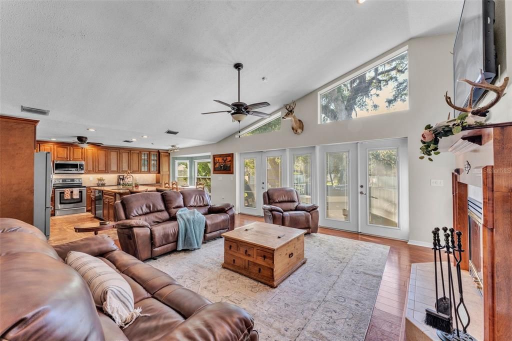 For Sale: $534,900 (3 beds, 2 baths, 2126 Square Feet)