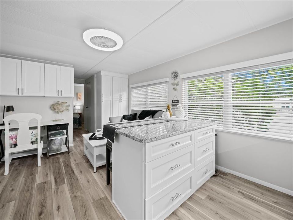 待售: $159,900 (1 贝兹, 1 浴室, 954 平方英尺)