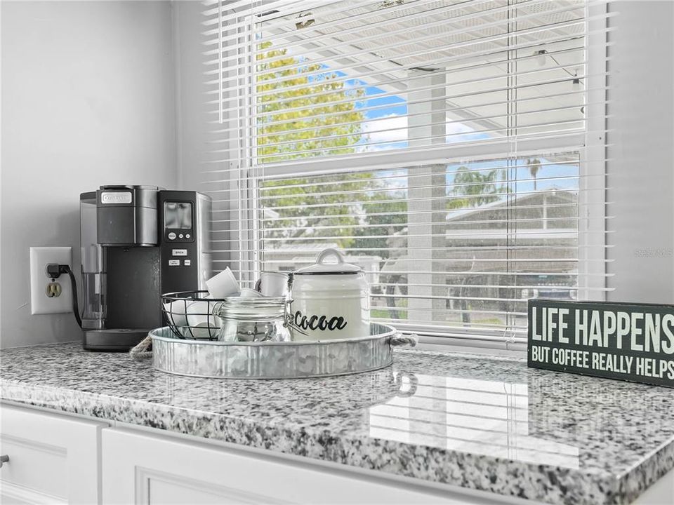 待售: $159,900 (1 贝兹, 1 浴室, 954 平方英尺)