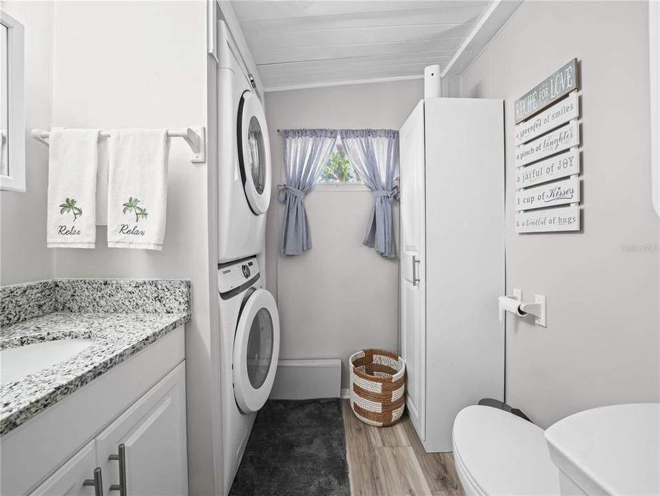 待售: $159,900 (1 贝兹, 1 浴室, 954 平方英尺)