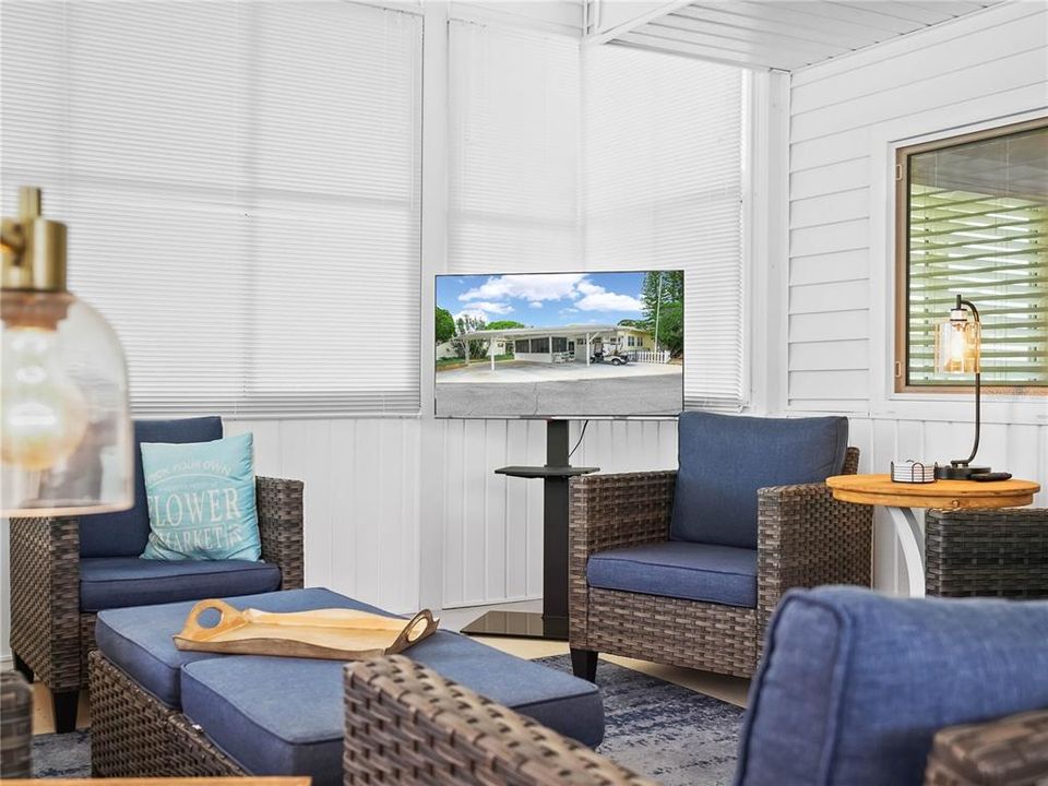 待售: $159,900 (1 贝兹, 1 浴室, 954 平方英尺)