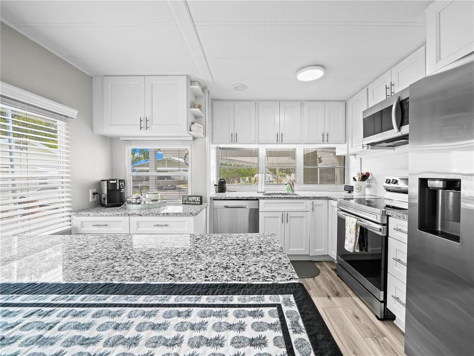 待售: $159,900 (1 贝兹, 1 浴室, 954 平方英尺)