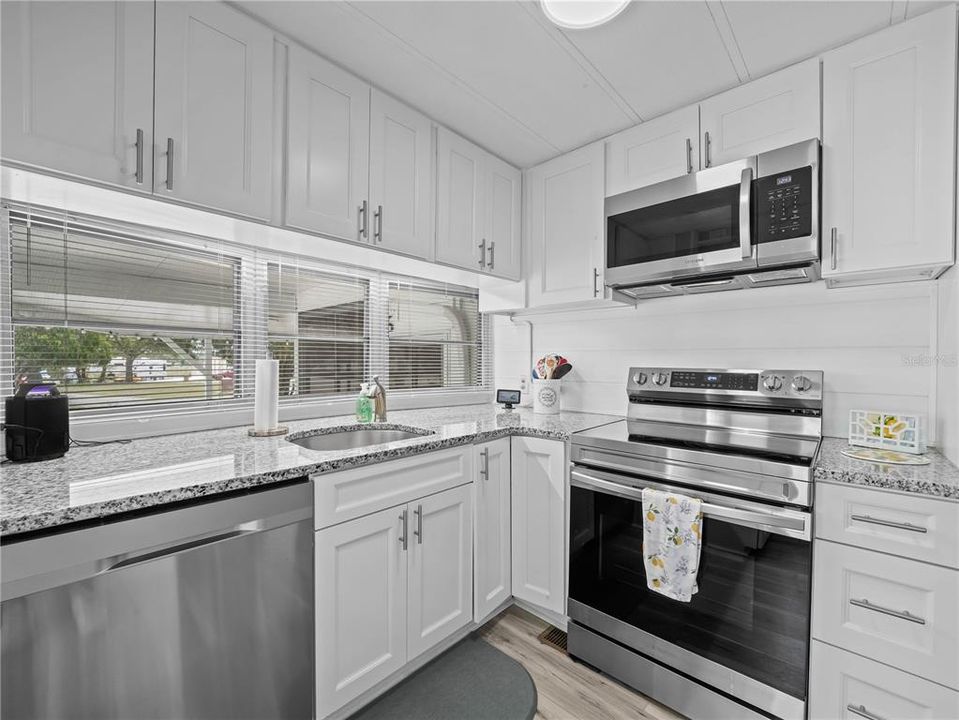 待售: $159,900 (1 贝兹, 1 浴室, 954 平方英尺)