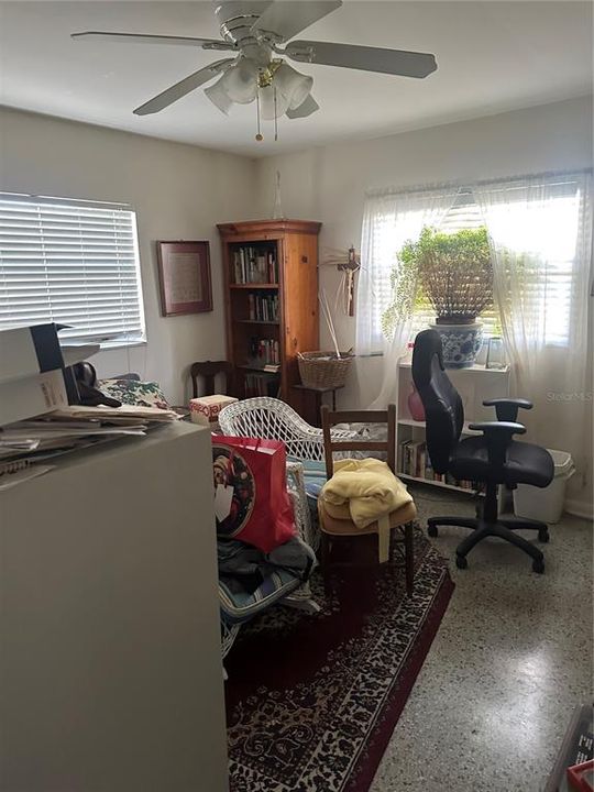 Active With Contract: $350,000 (2 beds, 1 baths, 936 Square Feet)