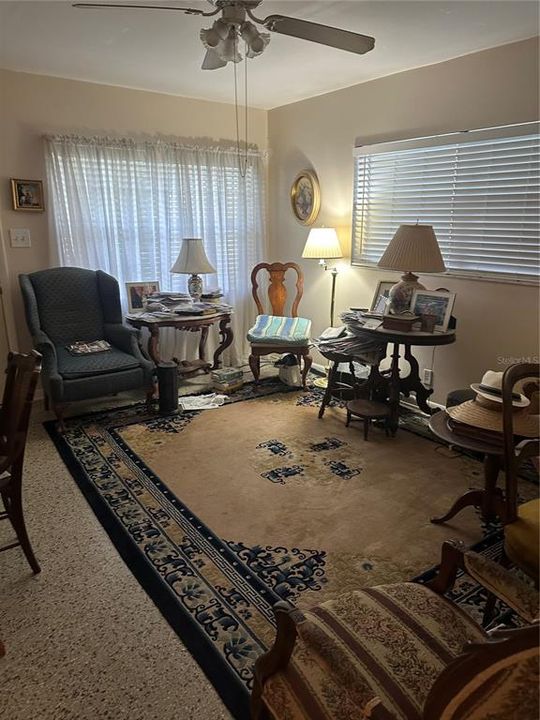 Active With Contract: $350,000 (2 beds, 1 baths, 936 Square Feet)