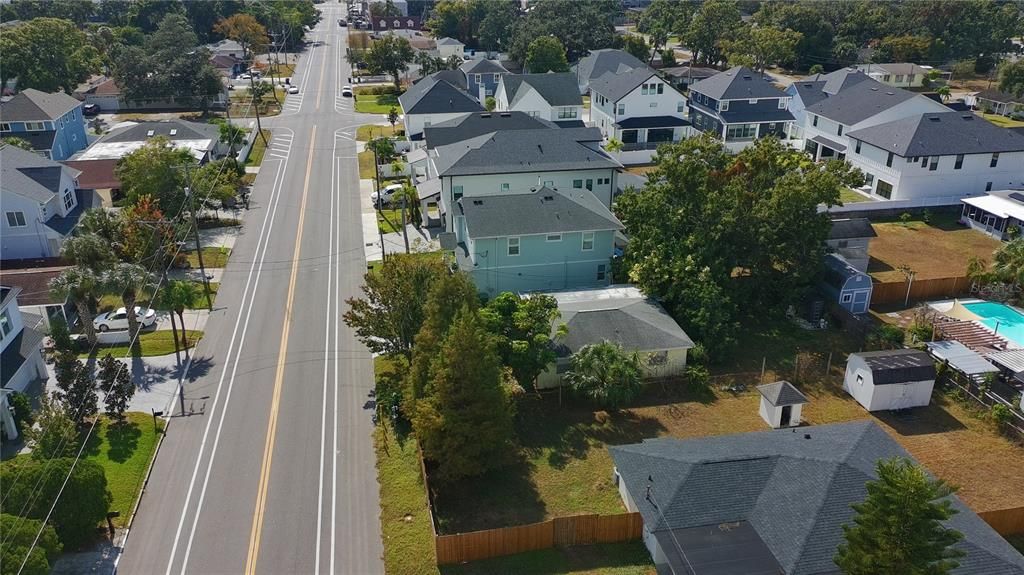 Active With Contract: $350,000 (2 beds, 1 baths, 936 Square Feet)