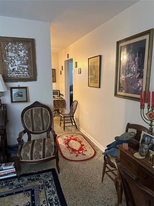 Active With Contract: $350,000 (2 beds, 1 baths, 936 Square Feet)