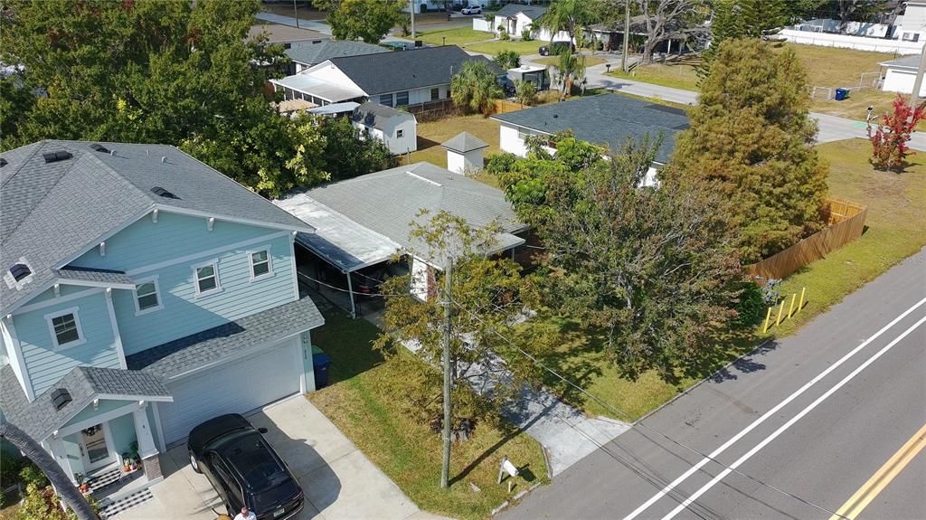 Active With Contract: $350,000 (2 beds, 1 baths, 936 Square Feet)