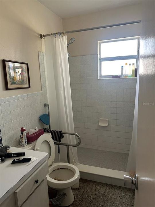 Active With Contract: $350,000 (2 beds, 1 baths, 936 Square Feet)