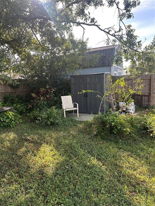 Active With Contract: $350,000 (2 beds, 1 baths, 936 Square Feet)