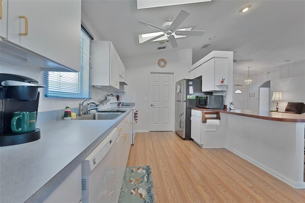 For Sale: $284,000 (3 beds, 2 baths, 1665 Square Feet)