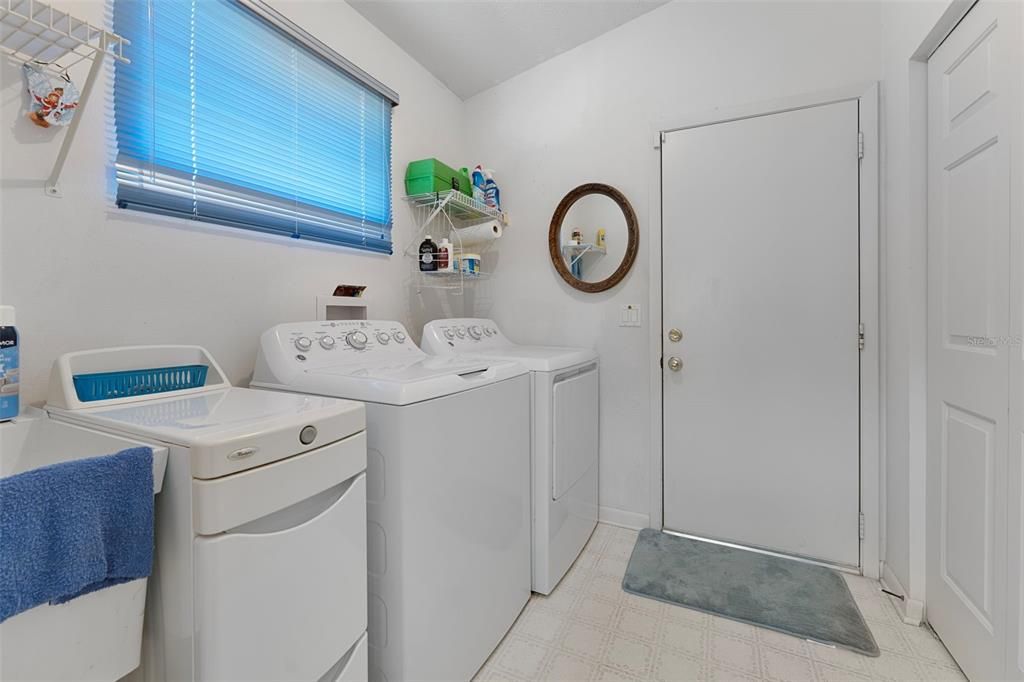 For Sale: $284,000 (3 beds, 2 baths, 1665 Square Feet)