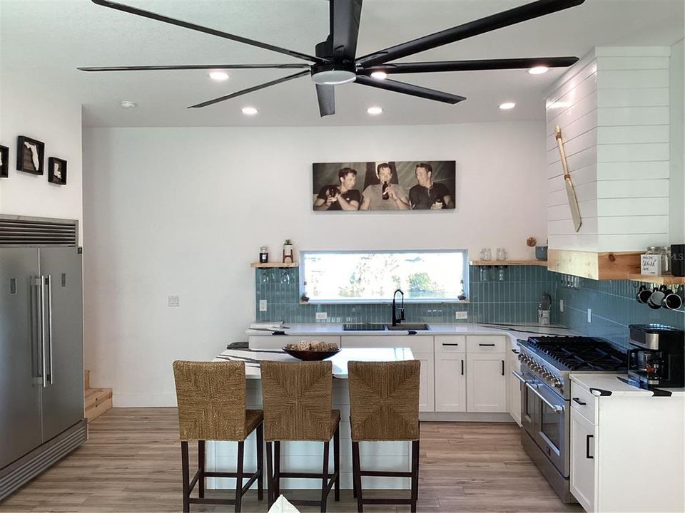 For Sale: $475,000 (2 beds, 2 baths, 1296 Square Feet)