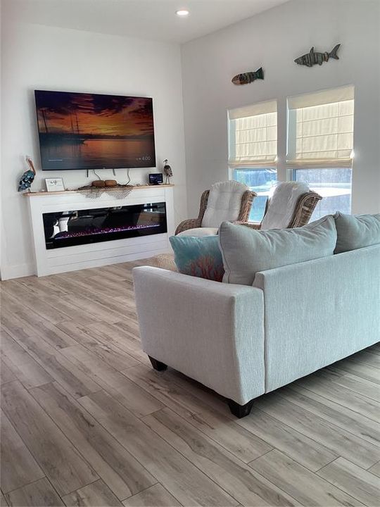 For Sale: $475,000 (2 beds, 2 baths, 1296 Square Feet)