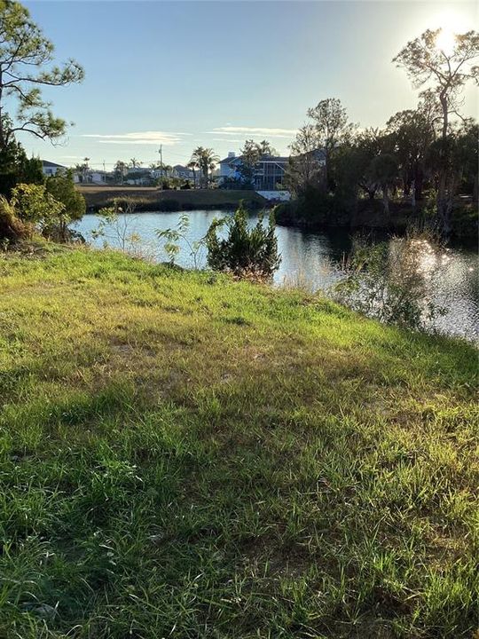 For Sale: $475,000 (2 beds, 2 baths, 1296 Square Feet)