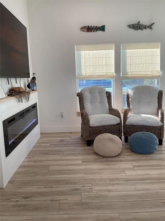 For Sale: $475,000 (2 beds, 2 baths, 1296 Square Feet)