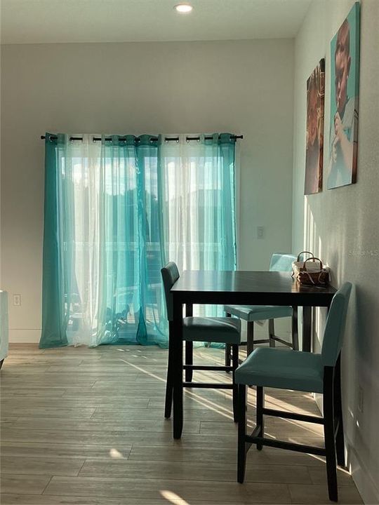 For Sale: $475,000 (2 beds, 2 baths, 1296 Square Feet)