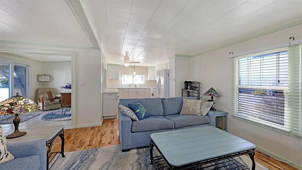 待售: $219,000 (2 贝兹, 1 浴室, 800 平方英尺)