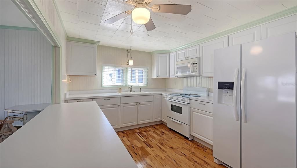 待售: $219,000 (2 贝兹, 1 浴室, 800 平方英尺)