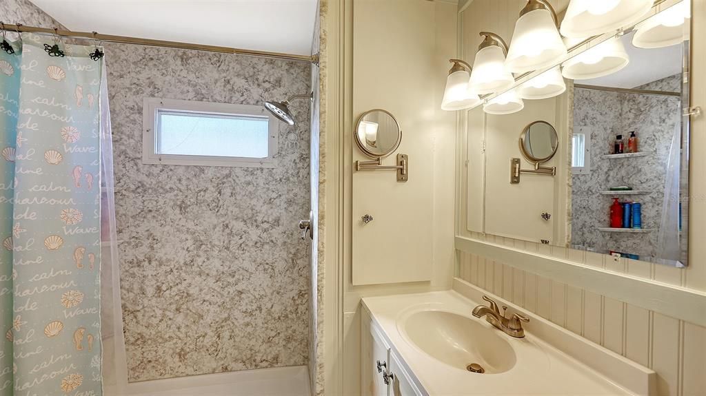 待售: $219,000 (2 贝兹, 1 浴室, 800 平方英尺)