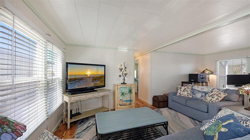 待售: $219,000 (2 贝兹, 1 浴室, 800 平方英尺)