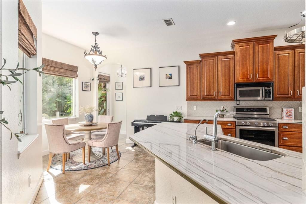 На продажу: $615,000 (3 спален, 3 ванн, 2500 Квадратных фут)