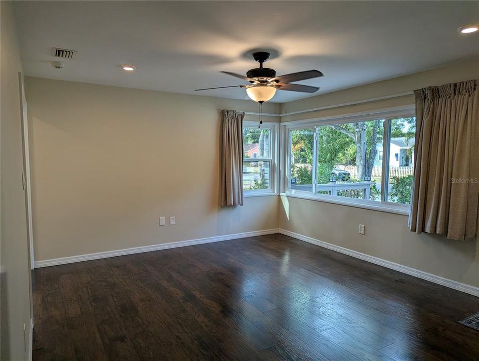 For Sale: $529,000 (3 beds, 2 baths, 1073 Square Feet)