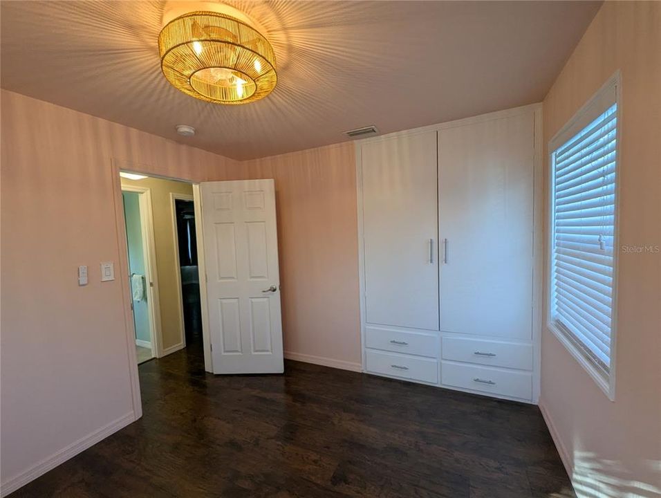 For Sale: $529,000 (3 beds, 2 baths, 1073 Square Feet)