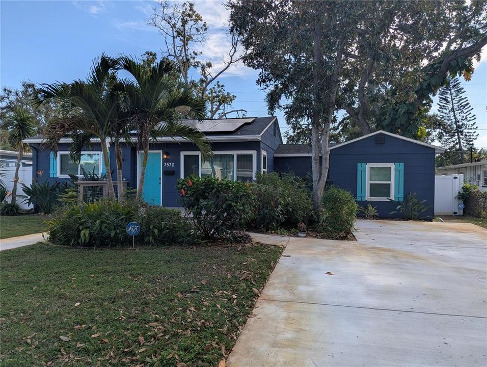 For Sale: $529,000 (3 beds, 2 baths, 1073 Square Feet)