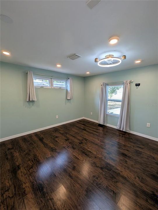 For Sale: $529,000 (3 beds, 2 baths, 1073 Square Feet)