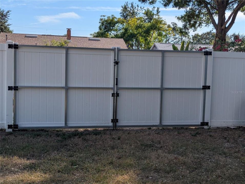 For Sale: $529,000 (3 beds, 2 baths, 1073 Square Feet)