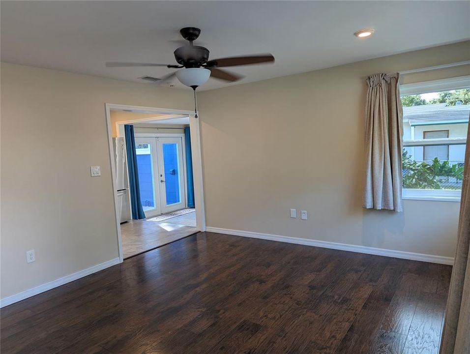 For Sale: $529,000 (3 beds, 2 baths, 1073 Square Feet)