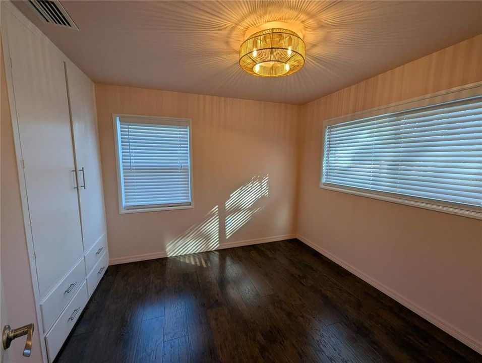 For Sale: $529,000 (3 beds, 2 baths, 1073 Square Feet)