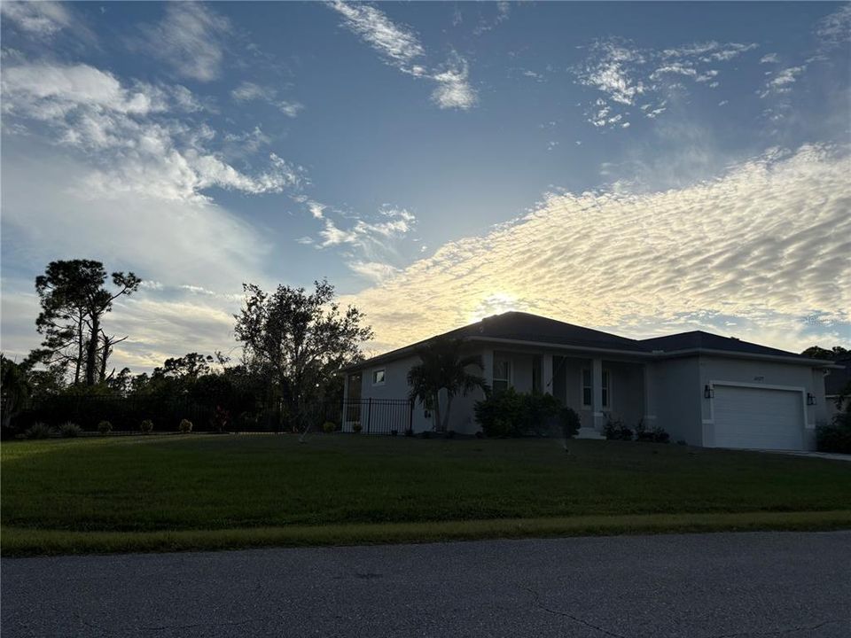 For Rent: $2,750 (3 beds, 2 baths, 1884 Square Feet)