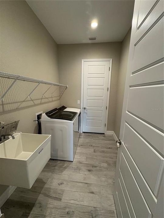 For Rent: $2,750 (3 beds, 2 baths, 1884 Square Feet)