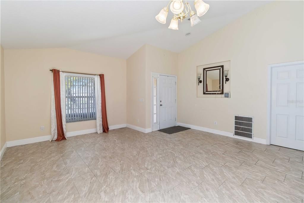 На продажу: $399,999 (4 спален, 2 ванн, 2383 Квадратных фут)