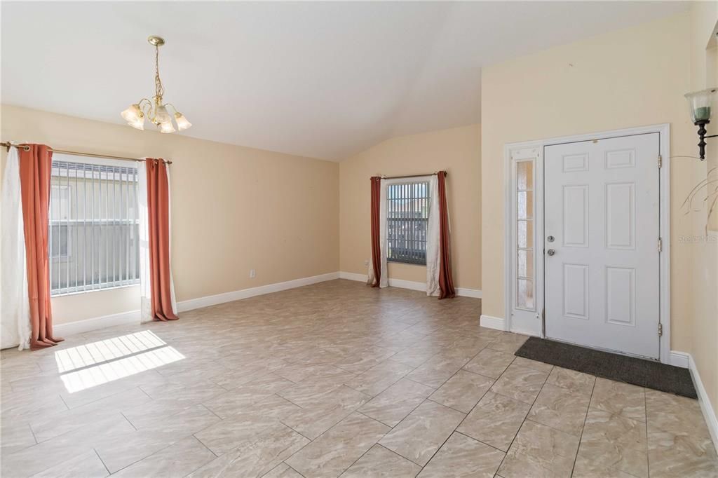 На продажу: $399,999 (4 спален, 2 ванн, 2383 Квадратных фут)