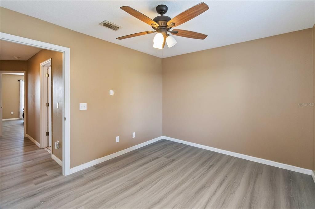 На продажу: $399,999 (4 спален, 2 ванн, 2383 Квадратных фут)