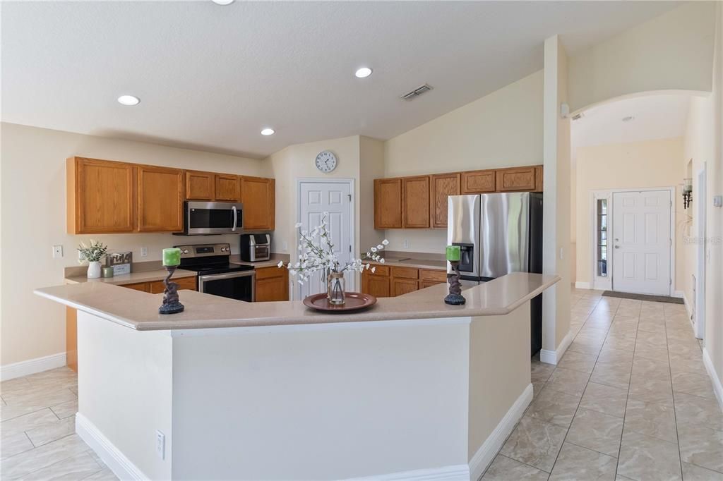 На продажу: $399,999 (4 спален, 2 ванн, 2383 Квадратных фут)