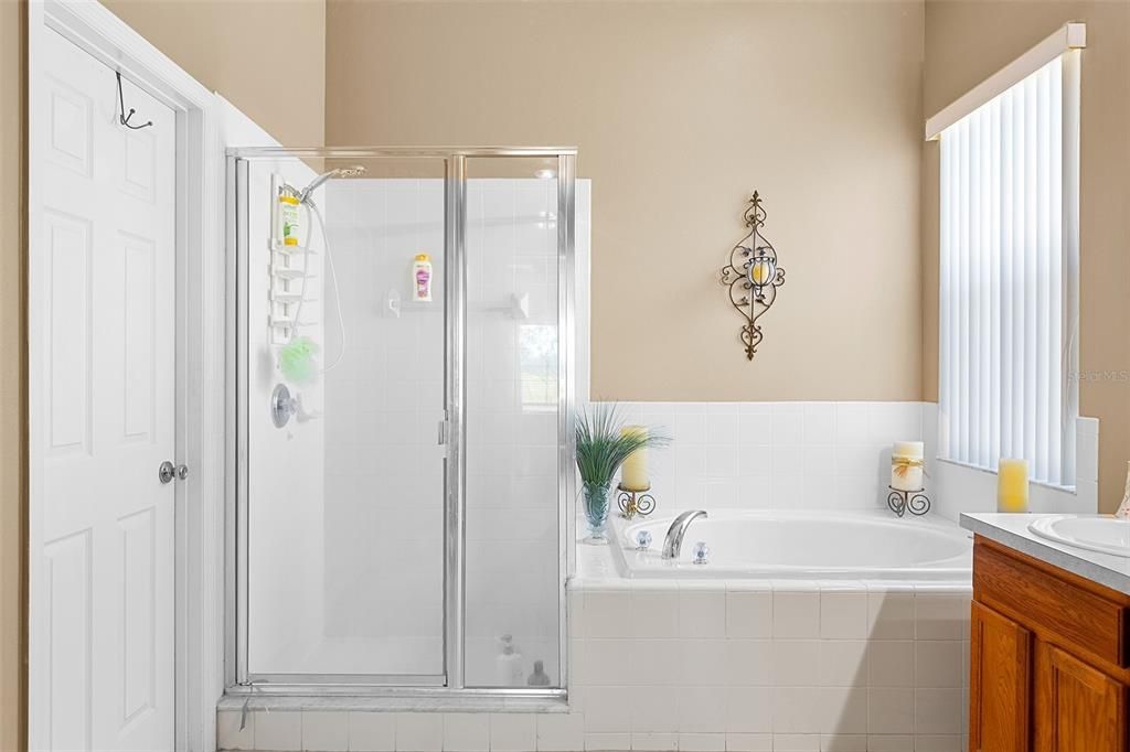 На продажу: $399,999 (4 спален, 2 ванн, 2383 Квадратных фут)