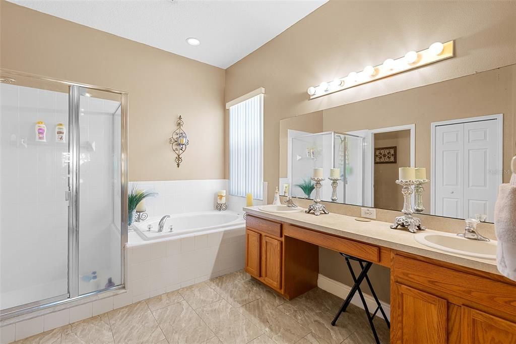 На продажу: $399,999 (4 спален, 2 ванн, 2383 Квадратных фут)